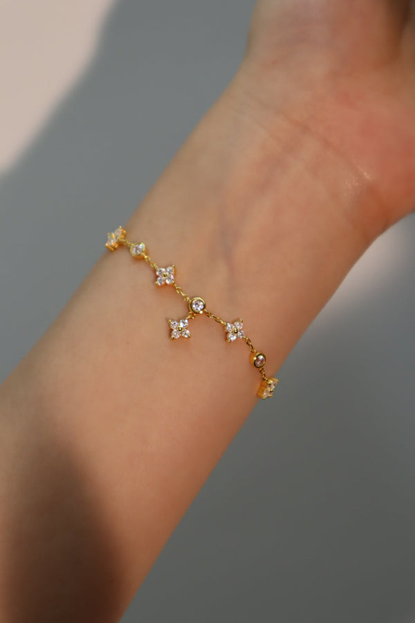 Elegant 18K Gold Vermeil Multi Lucky Leaf Bracelet